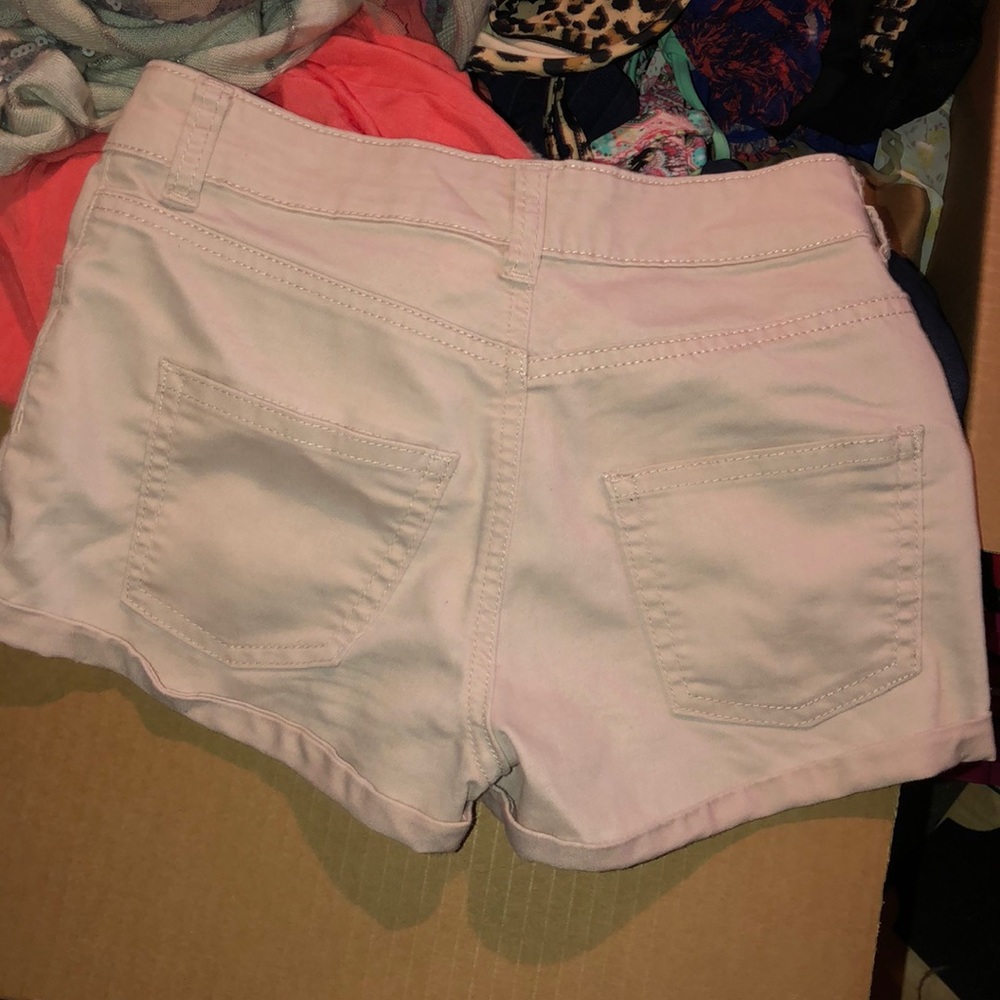 H&M Shorts - Picture 2 of 2